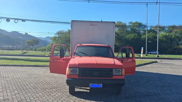 Caminhão F4000 Baú 1993