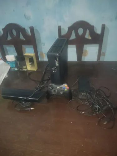 Vende-se Xbox 360 só faltando a tampa da frente