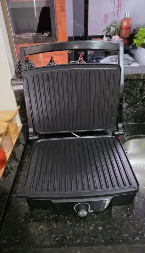 Grill Elétrico Britânia 220V Press 180 | Para Carnes e Legumes