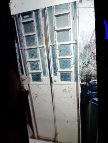 Porta duas partes de ferro e basculante para sala