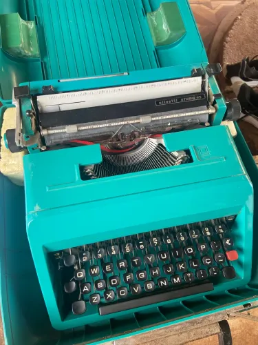 Máquina de Escrever Olivetti Studio 45