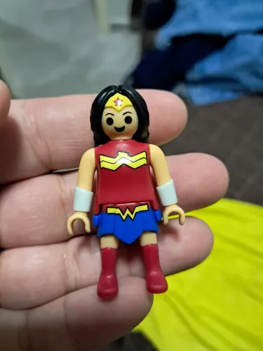Kinder ovo playmobil mulher maravilha