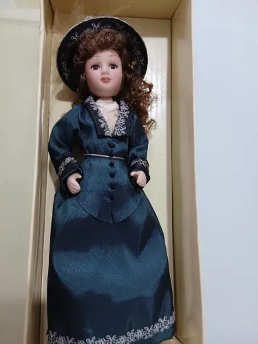 Boneca de Porcelana Jacinta Arnaiz Coleção Damas de Época