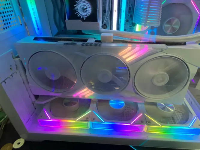RTX 5070ti white