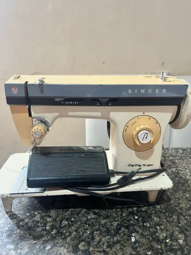 Máquina de costura singer