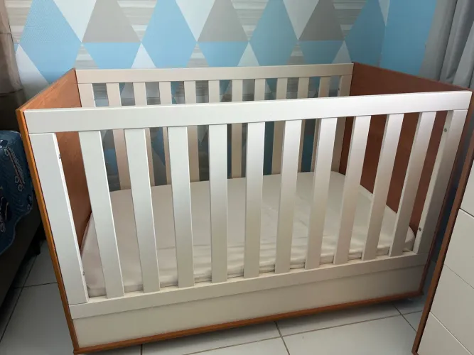 Berço americano, vira mini cama. Sem avarias, como nov.