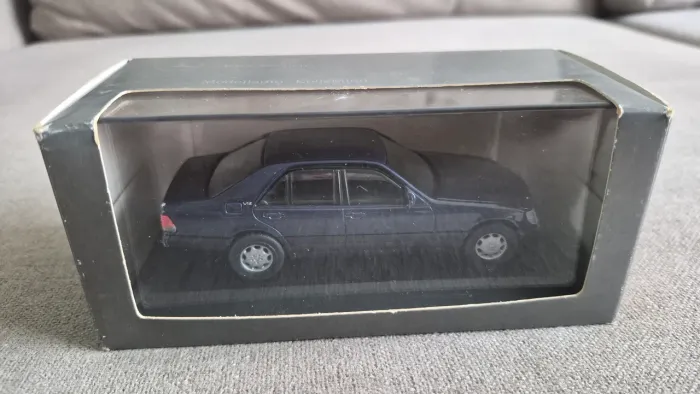 Mercedes Benz S 600 Limosine - escala 1/43