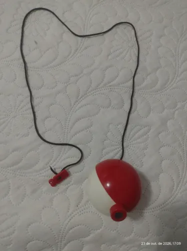 Pokébola dos Poketazos de Metal anos 2000