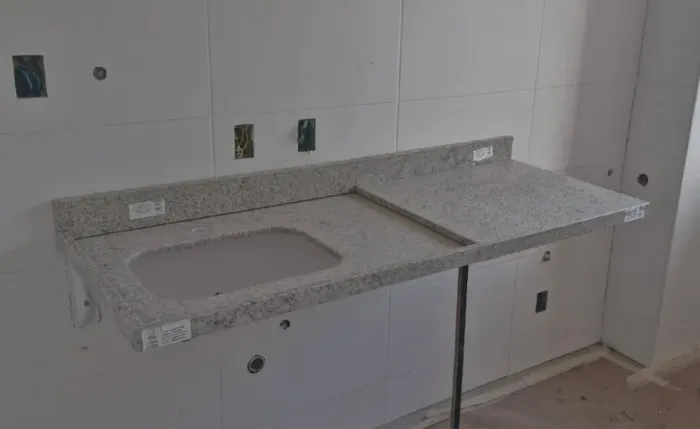 Bancada de Cozinha Granito Branco Siena com Cuba Tramontina