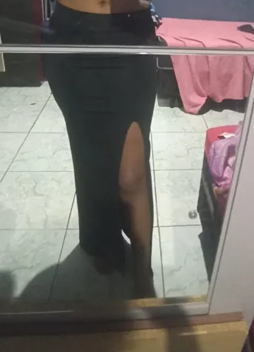 saia preta com fenda