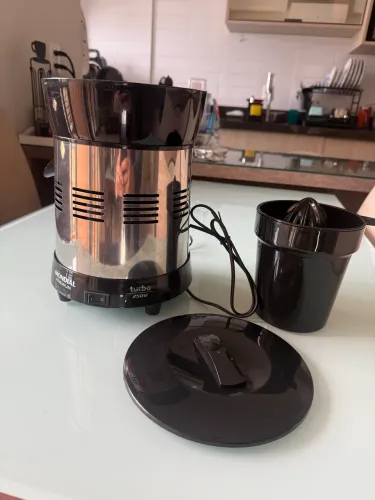 Extrator de Sucos E-10 Turbo Premium Com Potência De 250W Cor Preto e Inox Mondial