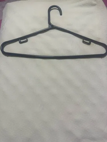 Vendo 100 cabides por R$ 50 reais!