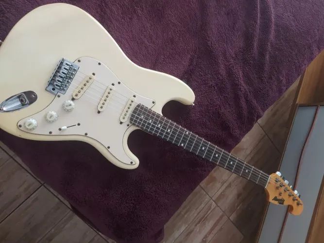 Guitarra Memphis mg32