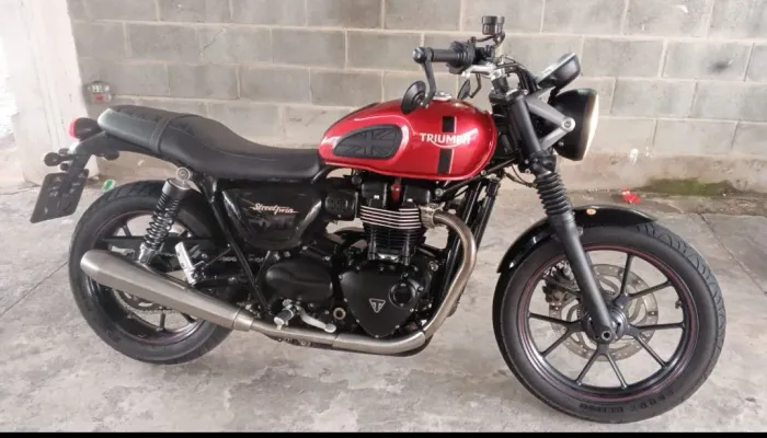 Triumph street twin