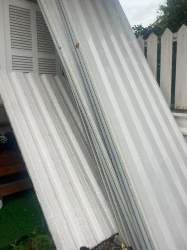 18 m2 de telha sanduíche com duas camadas de zinco e isopor acústico e térmico por dentro