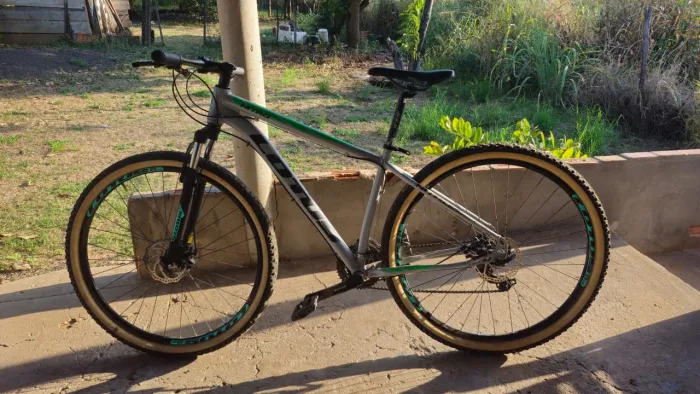 Vende - se Bicicleta ARO 29