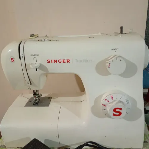 Máquina singer em perfeito estado