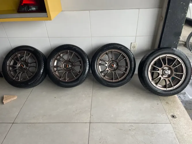 Jogo de rodas OZ aro 15 com pneus