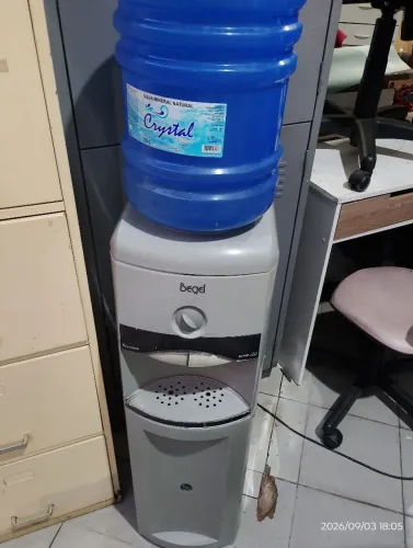 Bebedouro de galão