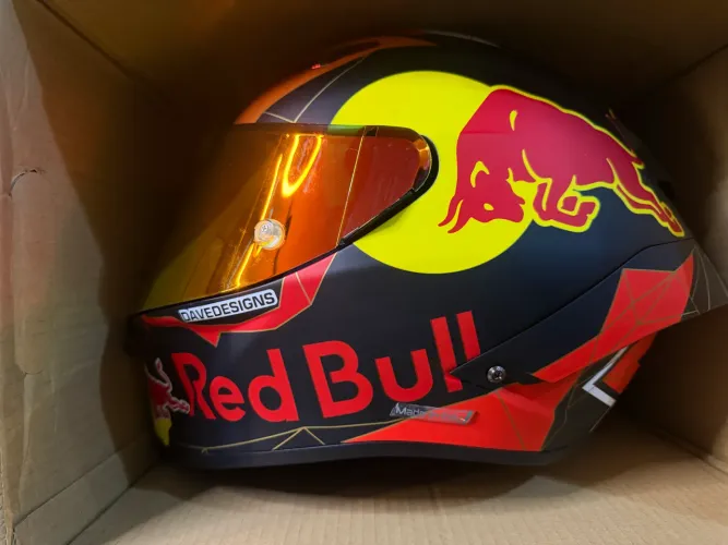 Capacete Agv pista gp R redbull edição. M- L novo