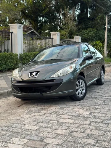 Peugeot 207 Sedan Passion XR 1.4 Flex 8V 4P 2010