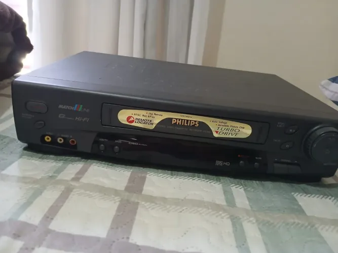 VENDO VIDEO CASSETE PHILIPS 6 HEARD HI-FI