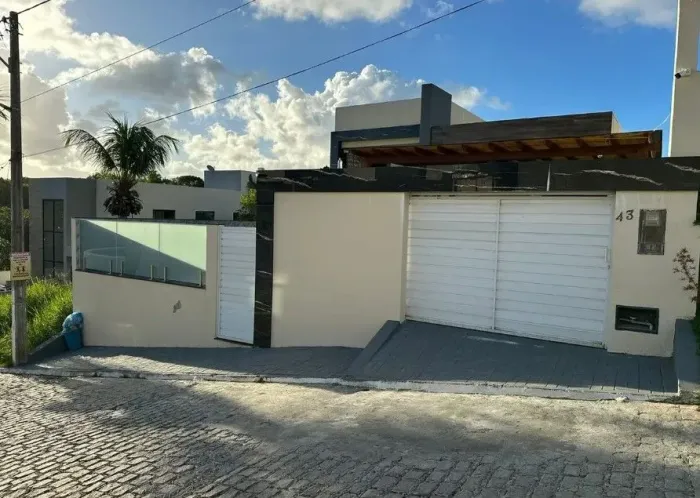 Casa Lauro de Freitas 3/4 moderna com suítes | Casa em terreno de 310m² com piscina