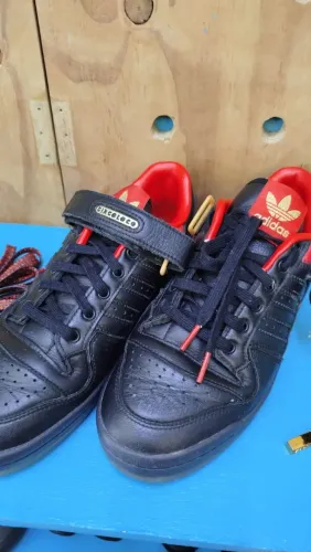 Tênis Original Adidas em Couro Low Circoloco