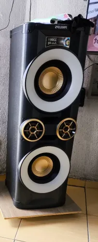 Caixa de som Philips muito potente semi-nova