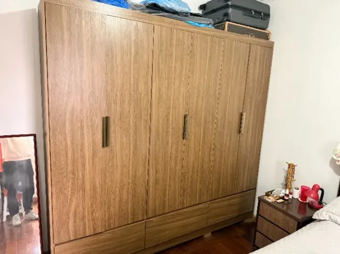 Guarda-Roupa 6 portas 3 gavetas (muito novo)