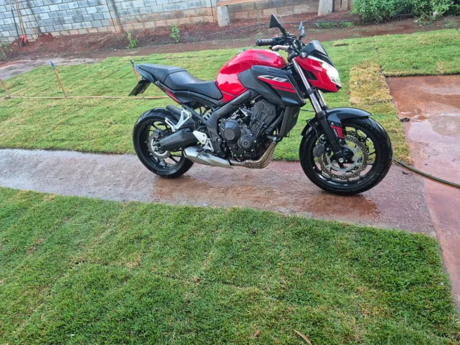 Honda cb650f bem conservada