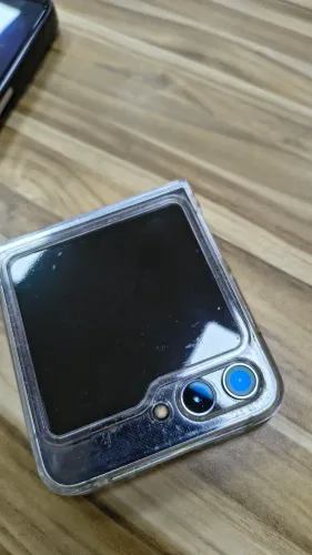 Vendo Z Flip para retirada de peças 