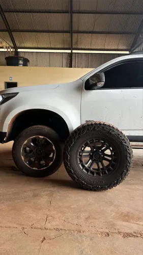 Rodas fuel com pneus mickey thompson