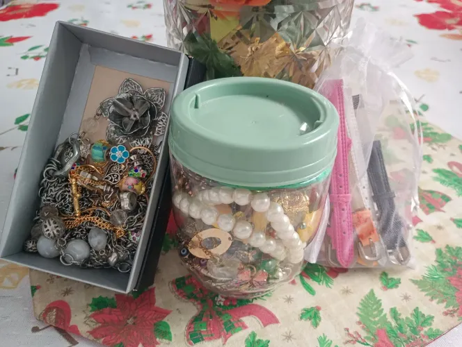 Pote de jóias misteriosas 