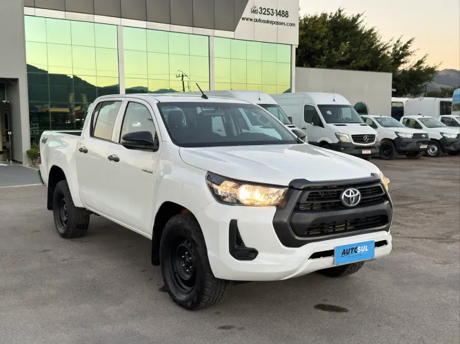 Toyota Hilux CD 4X4 2.8 Diesel Mec. 2024