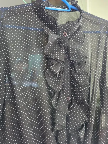 Blusa preta de poá de organza M
