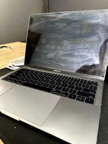 MacBook Pro 13 2017 256GB SSD 8GB RAM i5 Apple Retina USB-C