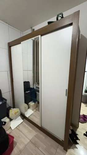Vendo 2 Guarda Roupas