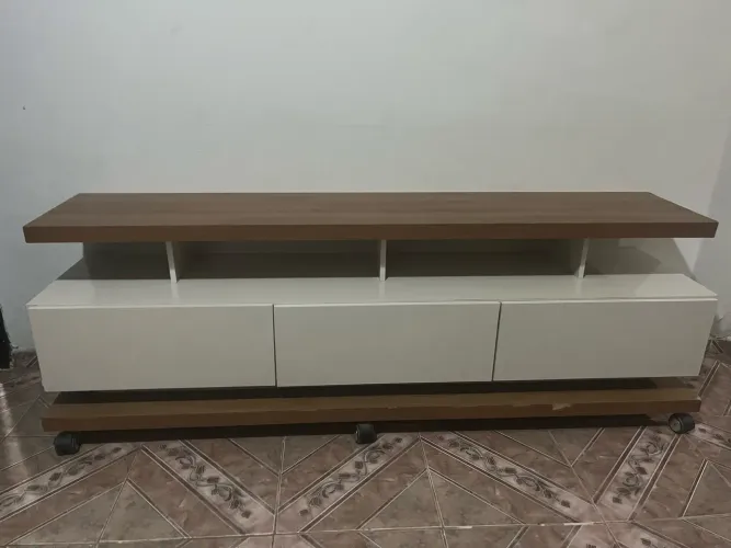 Rack com painel de TV