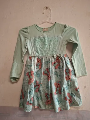 Vestido verde ursinho, tamanho 6