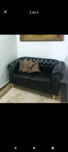 Sofá Namoradeira Chesterfield pronta entrega