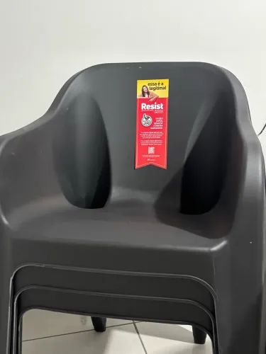 Vendo 4 cadeiras nunca usada novas 