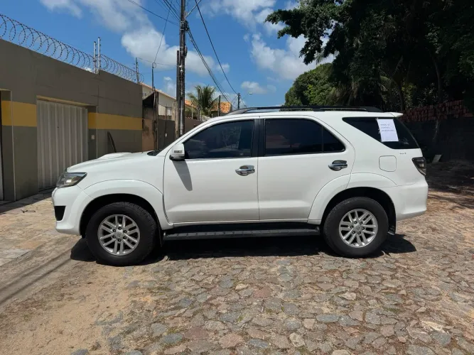 Toyota Hilux SW4 SRV D4-d 4X4 3.0 TDI Dies. AUT 2015