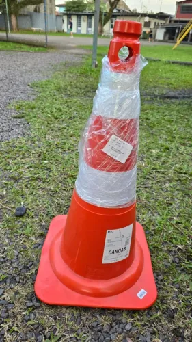 CONE DE SINALIZAÇÃO FLEXÍVEL 75 CM - NBR 15071 - FAIXAS REFLETIVAS TIPO III