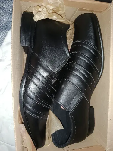 Vendo sapato masculino 43 , novo , motivo da venda , chegou número errado.