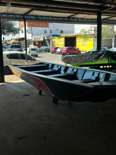 Canoa Soldada Borda Flutuante Modelo Ágil com Boa Resposta na Água 
