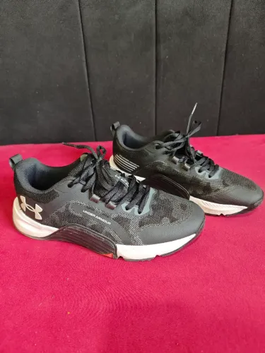 Tênis under Armour 