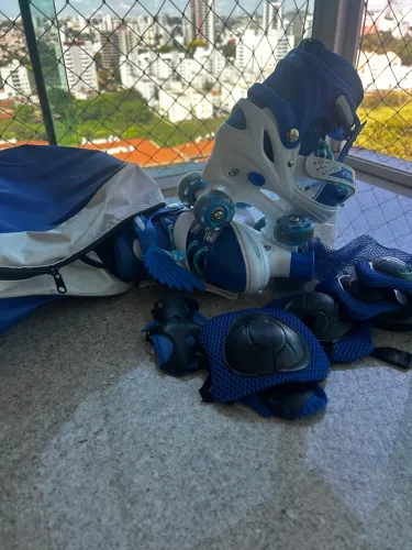 PATINS INFANTIL 4 RODAS - TAMANHO AJUSTÁVEL 33 AO 37 