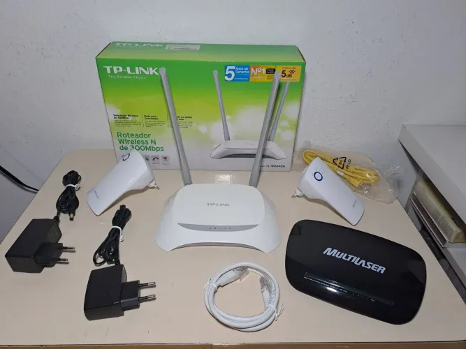 Lote wireless com 2 roteadores e 2 repetidores em ótimas condições 