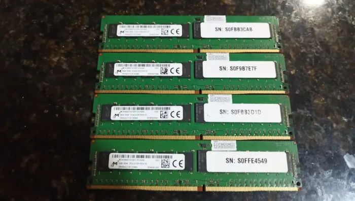 Memória RAM Mícron 32 GB (4x8) DDR4 ECC/REG (servidores e X99)